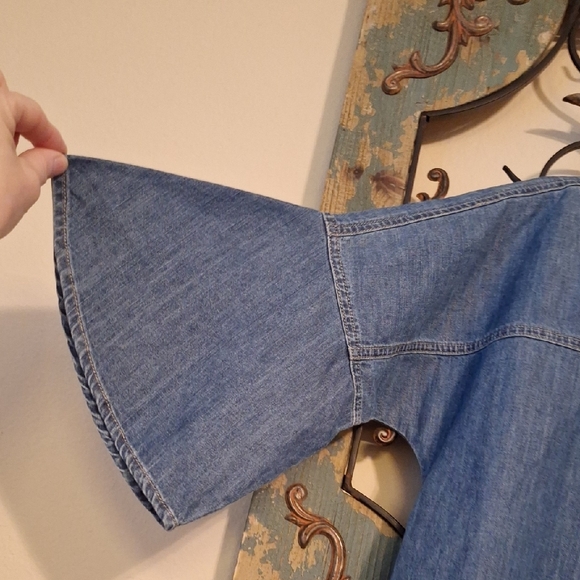 GAP Denim Top with Bell Sleeves. Excellent Condition size Small - Picture 7 of 8